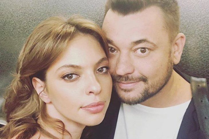 Сергей Жуков вышел в свет с женой