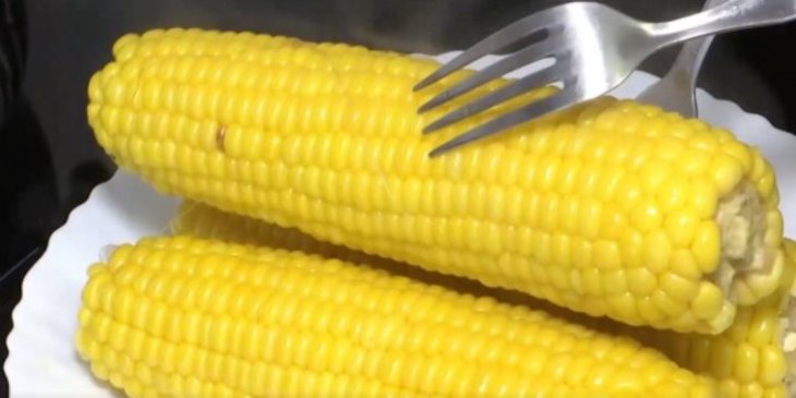 Вкуснейшая кукуруза за 5 минут: после этого лайфхака варить ее больше никогда не будете