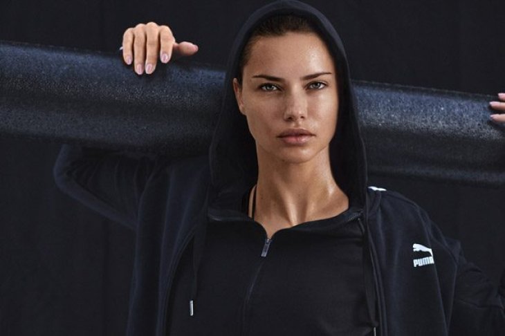 Адріана Ліма у рекламній кампанії Amazon Celebrity Fitness Stores