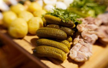 Онколог назвав небезпеку вживання маринованих овочів