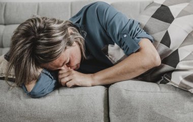 Все о тревожности: признаки, как с ней справиться и как себя успокоить во время войны