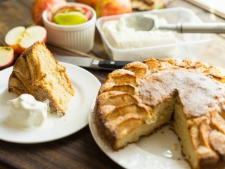 М'який яблучний пиріг: смачна випічка за простим рецептом