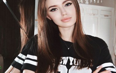 Беременная Анастасия Костенко сломала руку