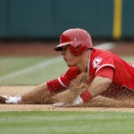 Зритель на бейсболе использовал сосиску как соломинку для пива (ВИДЕО)