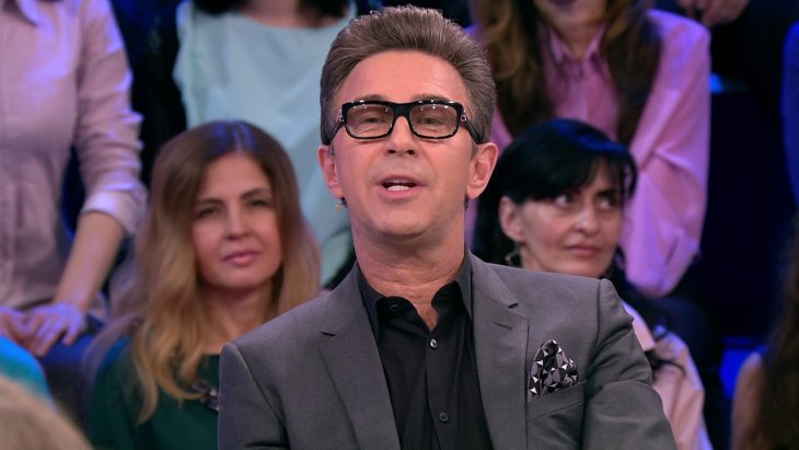 Валерий Сюткин поделился снимком из роддома