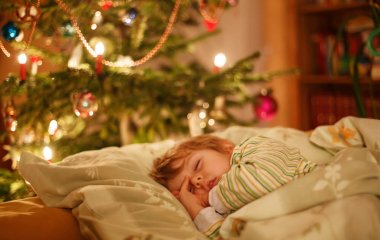 Пять советов для родителей как уложить детей спать в Новогоднюю ночь