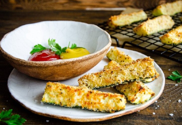 Летнее меню: запеченный цукини с чесноком и ароматными травами