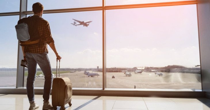 Чоловіка не випустили з країни та покарали через шокувальну поведінку: що він накоїв