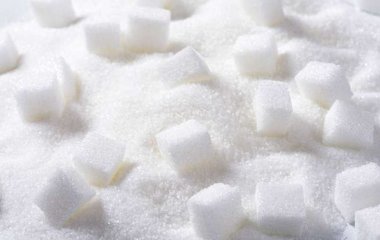 Медики выяснили к развитию какой опасной болезни может привести злоупотребление сахаром