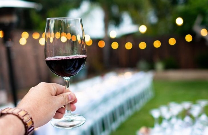 Ученые сообщили о пользе употребления вина для здоровья глаз