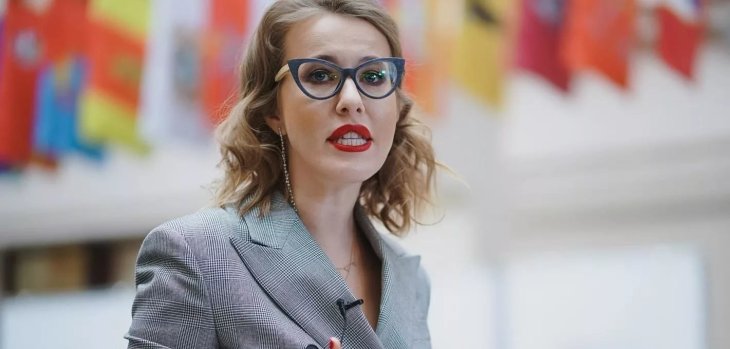 Ксения Собчак и Дарья Чаруша носят одинаковые платья