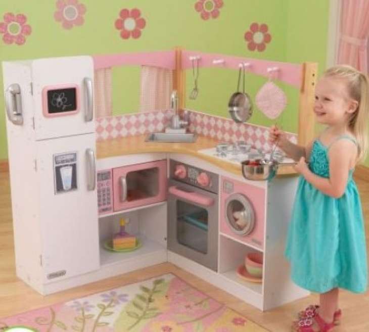 Детская игрушечная кухня: мечта вашей малышки!