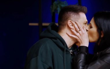 Маша Ефросинина публично поцеловала Валика Михиенко на съемках