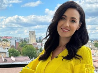 Соломія Вітвіцька вперше за тривалий час показалась з мамою-красунею і як вони розважаються у Львові