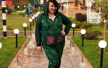 «Выколите мне глаза»: в Сети разнесли фотосессию 153-килограммовой Саши Черно в стиле садо-мазо