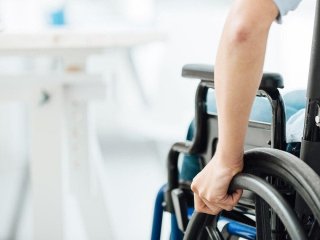 Чоловік мав симптоми грипу, але раптом його паралізувало: що сталося