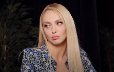 Оля Полякова рассказала, как ревнивый возлюбленный запустил ей в голову пакет с соком