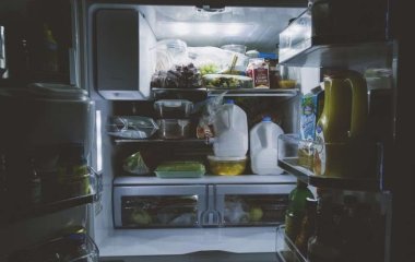 Диетологи объяснили, что съесть перед сном, чтобы сжечь лишний жир