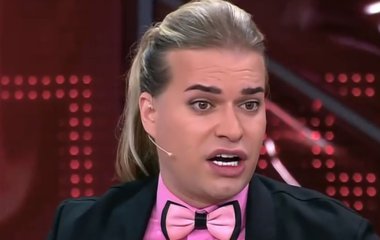 Теперь орет во врем плотских утех
