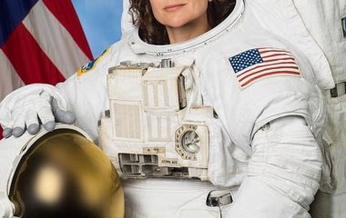 Як миють волосся у космосі: астронавтка NASA розповіла, як доглядає за кучерями (фото)