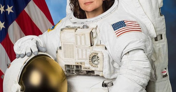 Як миють волосся у космосі: астронавтка NASA розповіла, як доглядає за кучерями (фото)