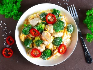 Быстрый ужин: паста из 5 ингредиентов с курицей и брокколи