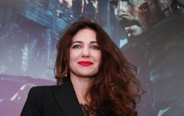 Екатерина Климова вышла в свет в маленьком черном платье