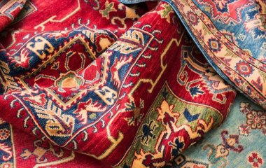Перед чищенням килима зробіть одну маленьку дію: отримаєте приголомшливий результат — старовинний секрет