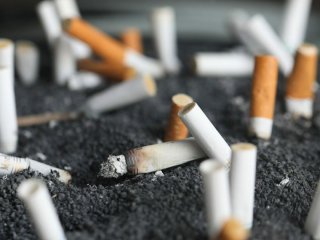 Заборона на куріння всім, хто народився після 2008 року: де вводять обмеження