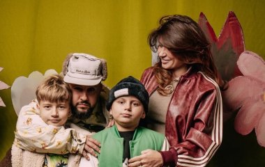 Дружина MONATIK розчулила танцями співака з однорічним сином Леоном удома