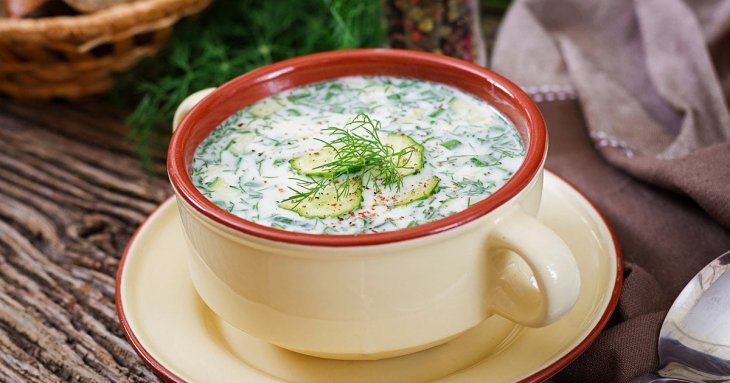 Замініть ковбасу в окрошці на цей продукт — і вона стане в рази смачнішою: секрет іменитих кухарів