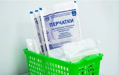Експерти попередили про ризик повторного носіння одноразових рукавичок