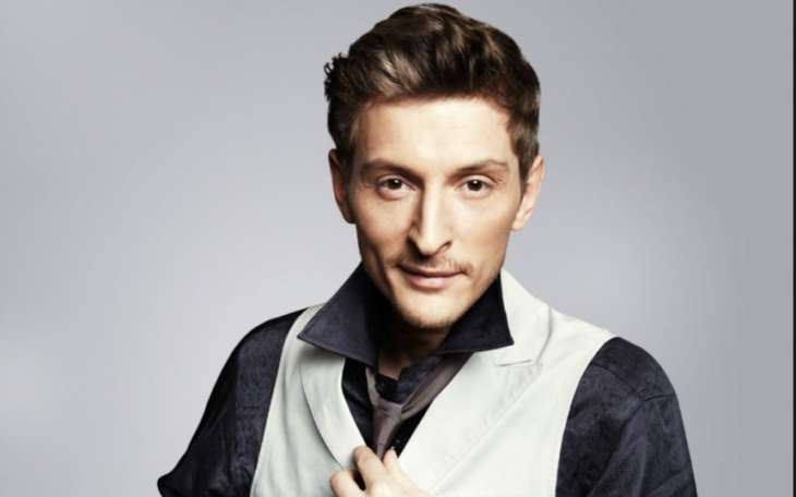 Павел Воля удивил лысиной