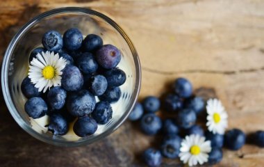 Диетологи назвали продукт, который необходим людям за 50