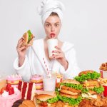 Кардиолог назвала негативные последствия переедания: как с этим бороться