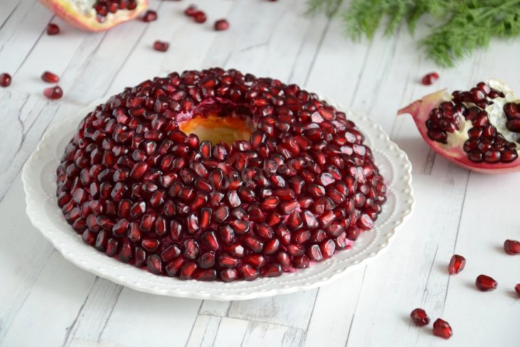 Вкусные и сытные блюда из говядины и граната. Пошаговый рецепт приготовления салата «Гранатовый браслет»