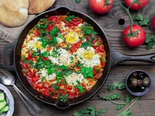 Рецепт смачної страви з яєць - шакшука