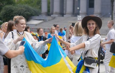 Міжнародний день рідної мови 2026 року: листівки, привітання