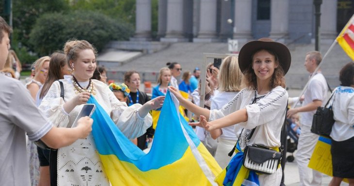Міжнародний день рідної мови 2026 року: листівки, привітання