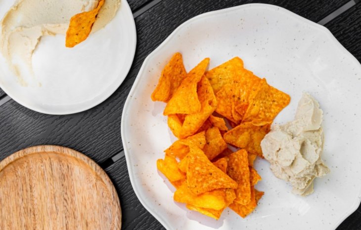 5 способов сделать блюдо вкуснее, добавив немного хумуса