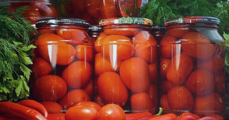 Мариновані помідори на зиму: топ-3 найсмачніші рецепти без зайвих складнощів