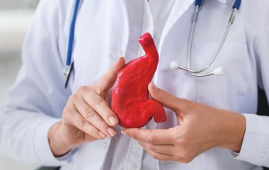 Чому під рукою завжди має бути склянка солоної води, пояснила лікар
