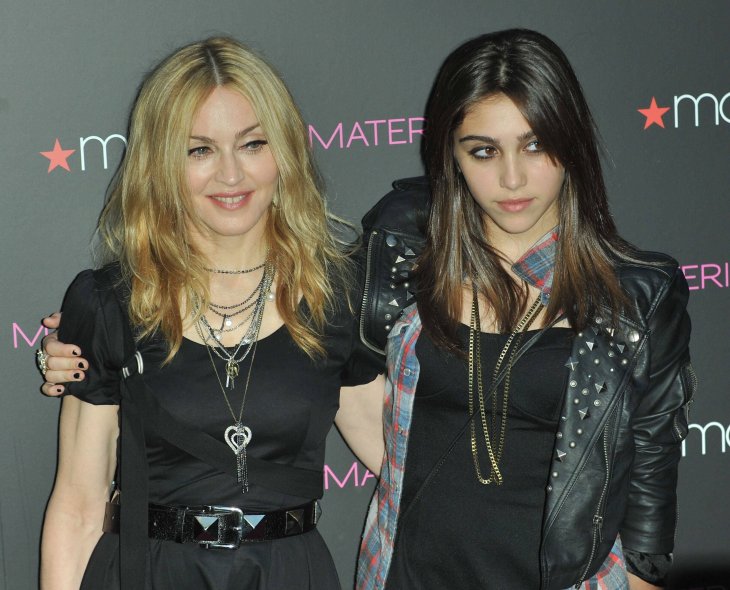 Дочь Мадонны Лурдес Леон замечена на прогулке с другом в Нью-Йорке