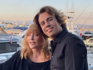 Максим Галкін неочікувано показав 77-річну Аллу Пугачову з тростиною в руці