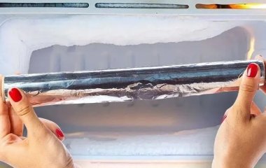 Для чего фольгу кладут в морозилку: гениальный лайфхак