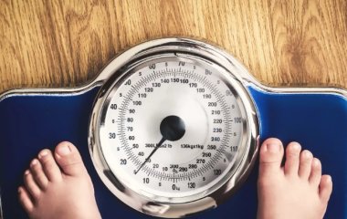 Чому люди швидше набирають вагу після 40 років? Думка лікаря