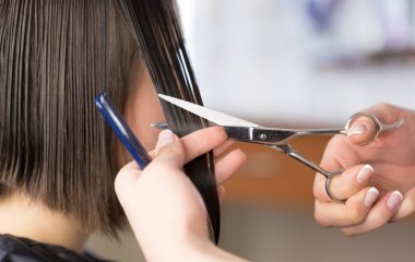 Стрижки на середнє й коротке волосся, які дійсно омолоджують на 15 років і пасують абсолютно всім