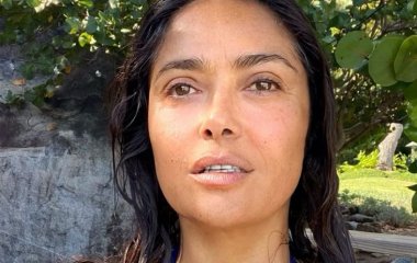 Без косметики и фильтров: 55-летняя Сальма Хайек показала свое лицо, как есть