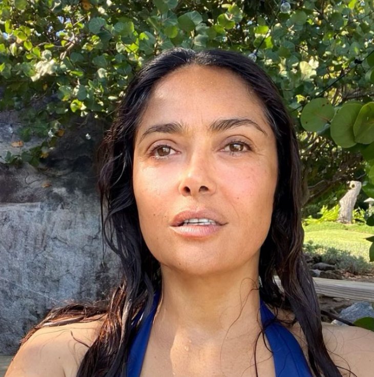 Без косметики и фильтров: 55-летняя Сальма Хайек показала свое лицо, как есть