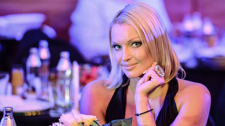 Как в старые добрые времена: Анастасия Волочкова вновь обнажила грудь на Мальдивах